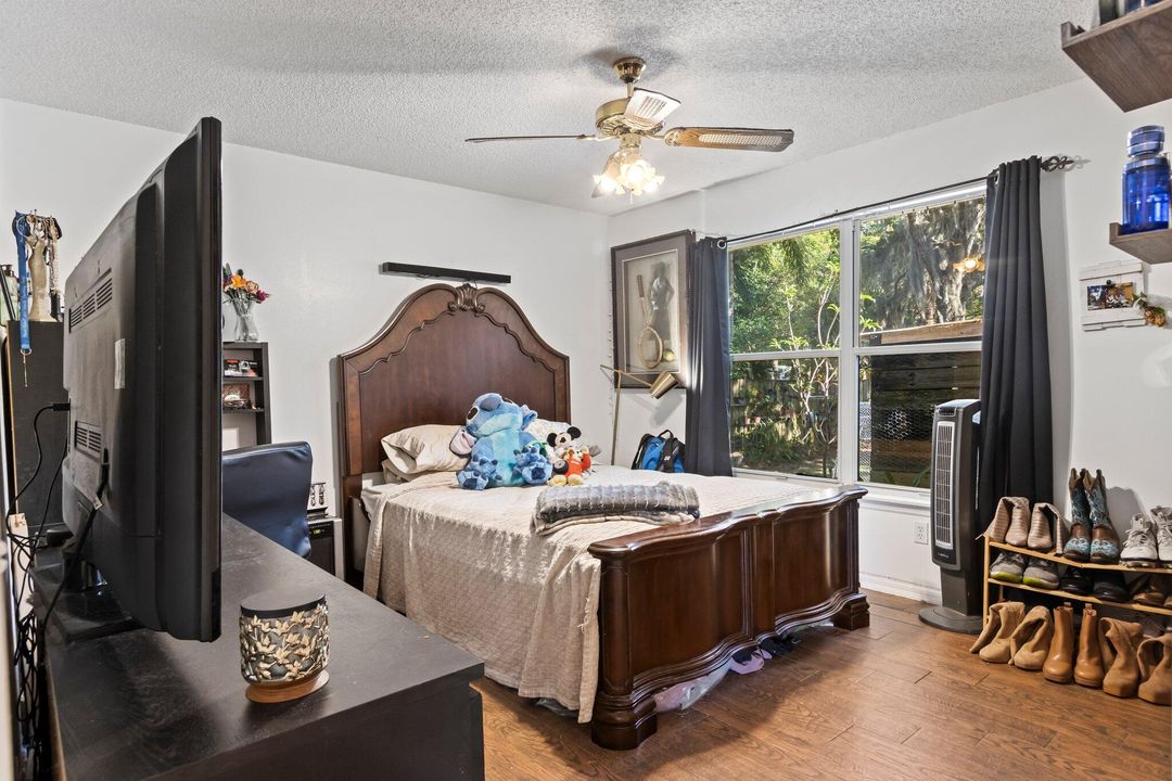 For Sale: $365,000 (4 beds, 2 baths, 1624 Square Feet)