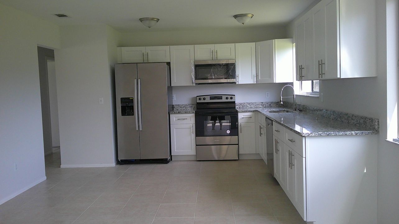 For Sale: $339,900 (3 beds, 2 baths, 1176 Square Feet)
