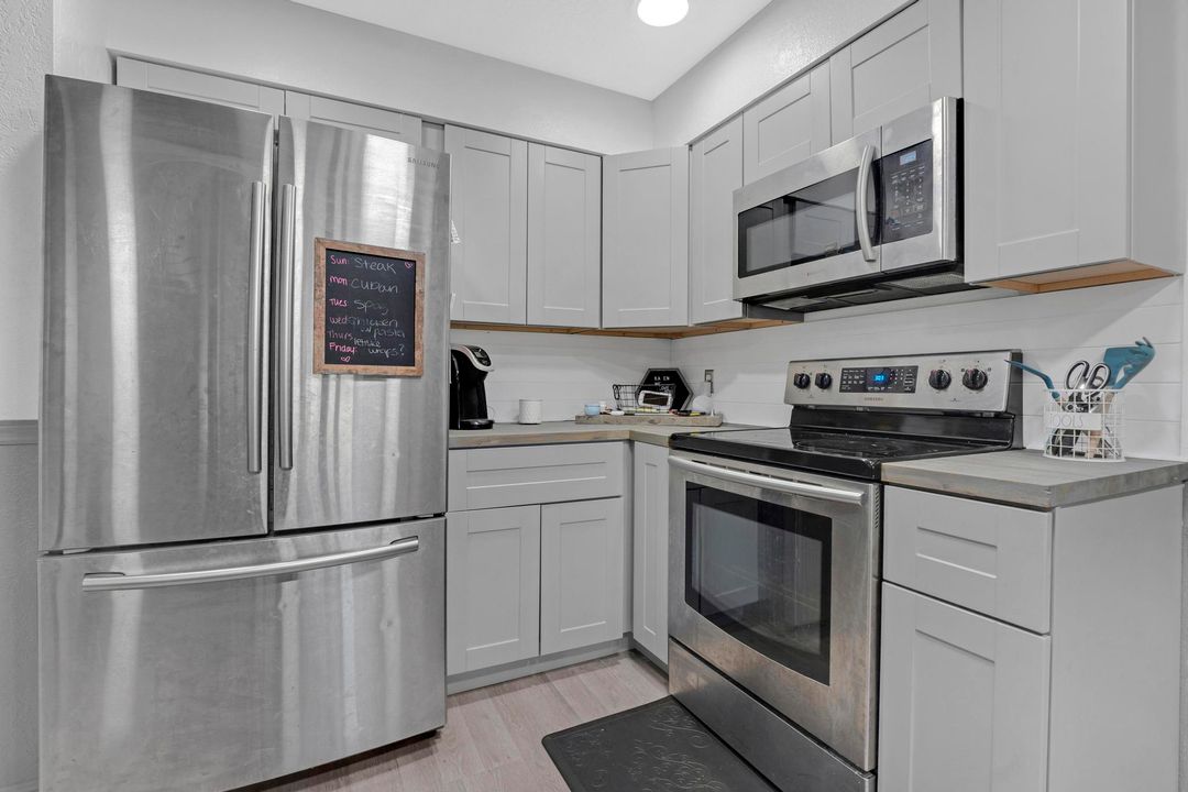 For Sale: $650,000 (3 beds, 2 baths, 1859 Square Feet)