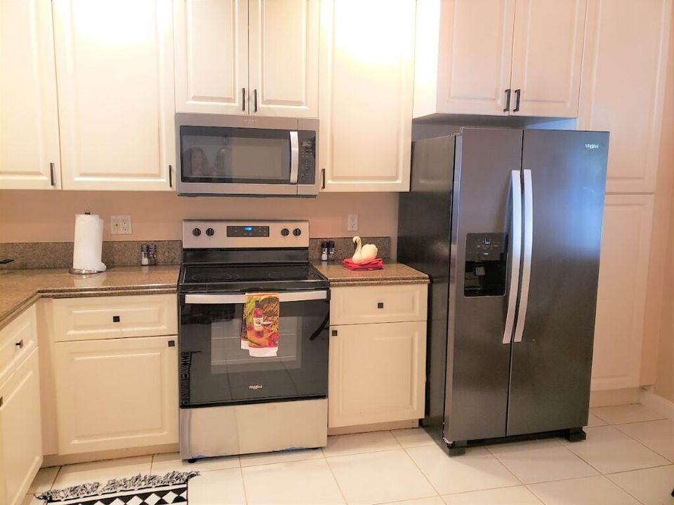 For Rent: $4,900 (2 beds, 2 baths, 1989 Square Feet)