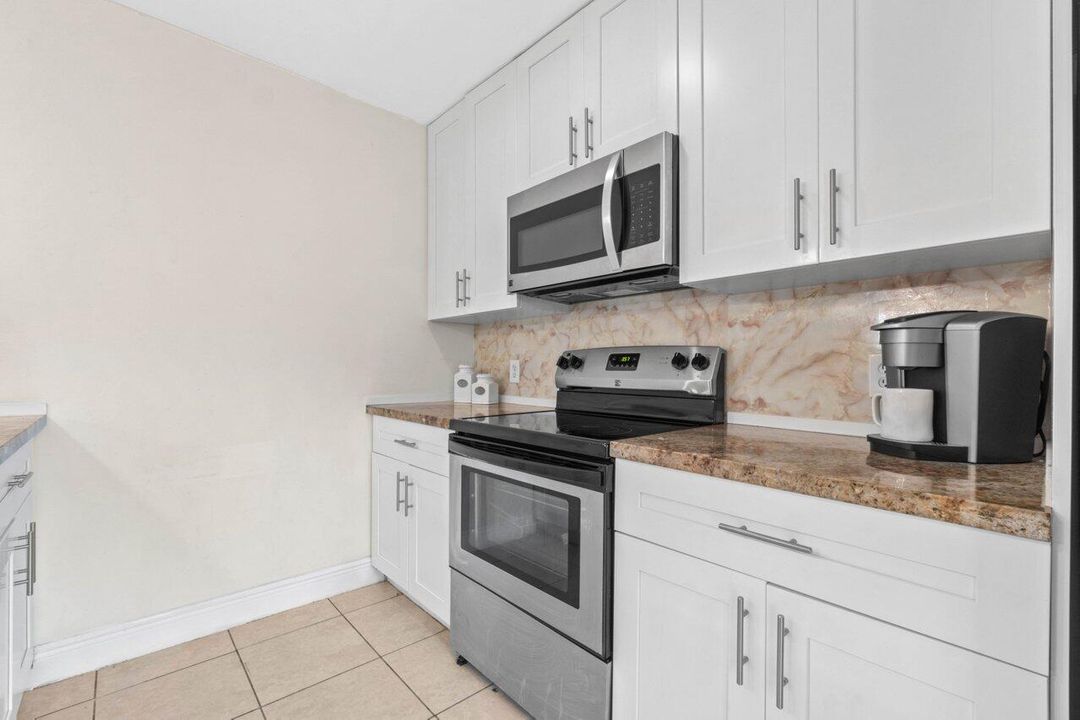 For Sale: $299,900 (2 beds, 2 baths, 1236 Square Feet)