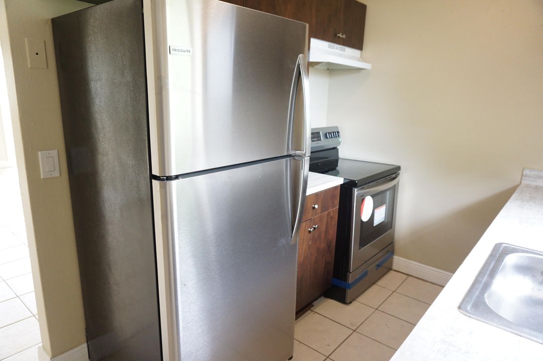 For Rent: $1,650 (2 beds, 1 baths, 850 Square Feet)