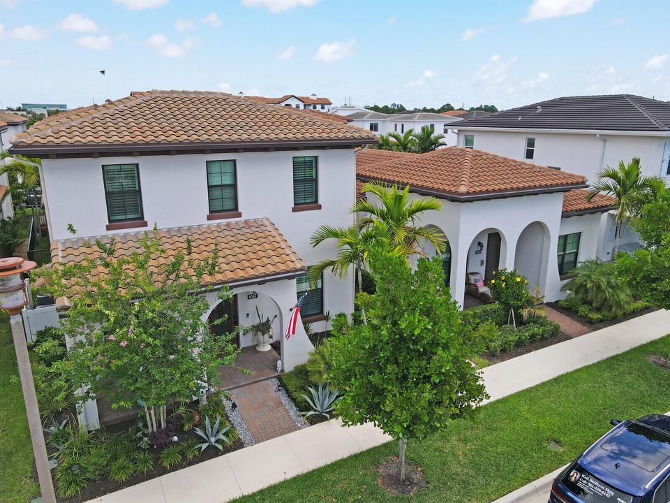 For Sale: $1,699,900 (5 beds, 4 baths, 3700 Square Feet)