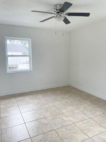 For Rent: $2,500 (2 beds, 1 baths, 900 Square Feet)