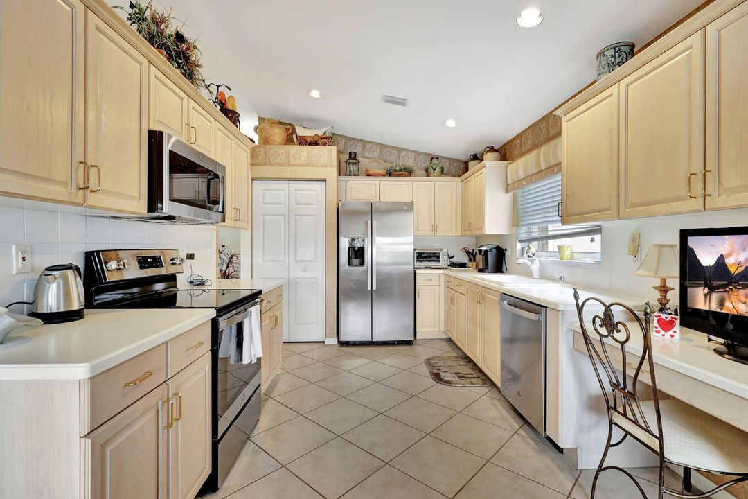 For Sale: $550,000 (3 beds, 2 baths, 1772 Square Feet)