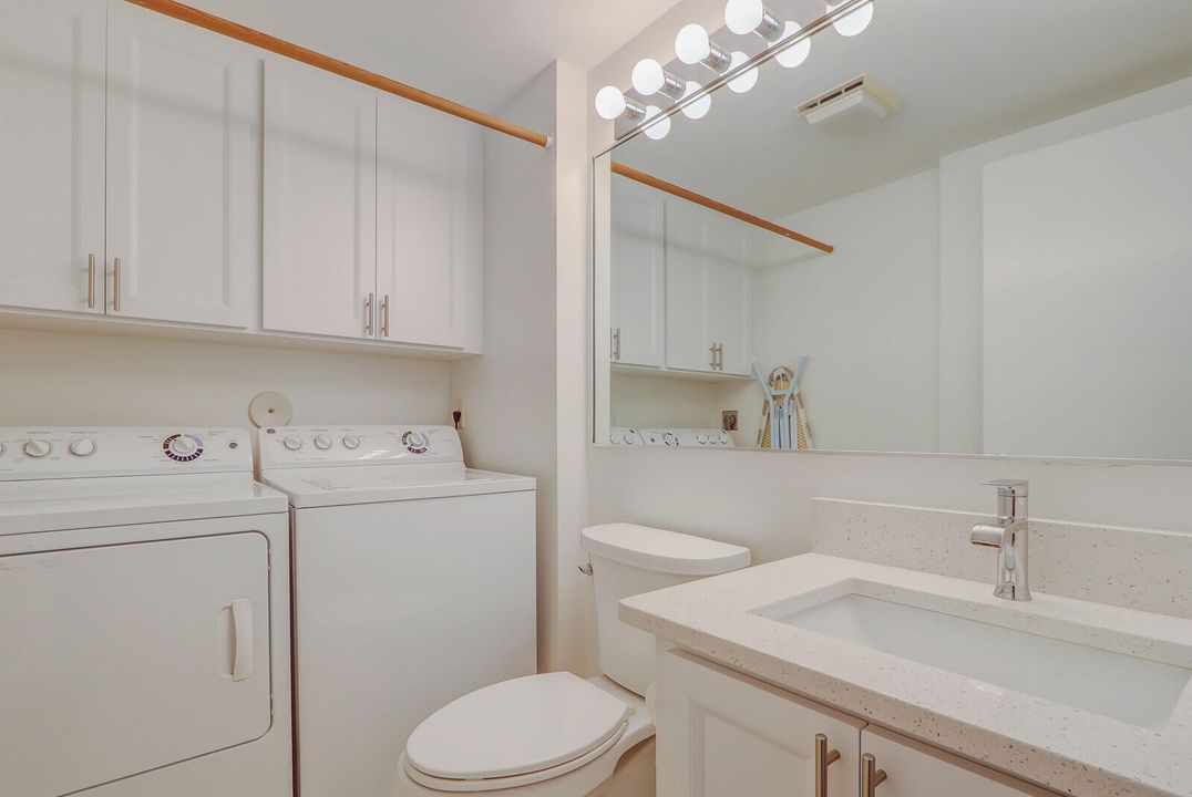 For Sale: $334,900 (2 beds, 2 baths, 1374 Square Feet)