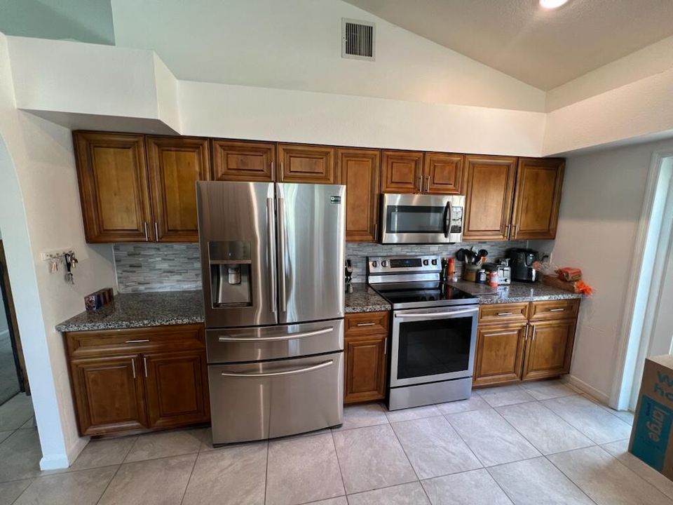For Rent: $3,500 (3 beds, 2 baths, 1819 Square Feet)