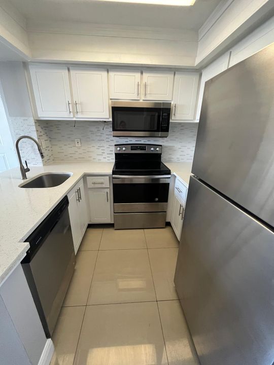 For Rent: $1,650 (1 beds, 1 baths, 728 Square Feet)