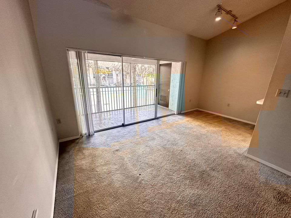 For Sale: $255,000 (2 beds, 2 baths, 980 Square Feet)