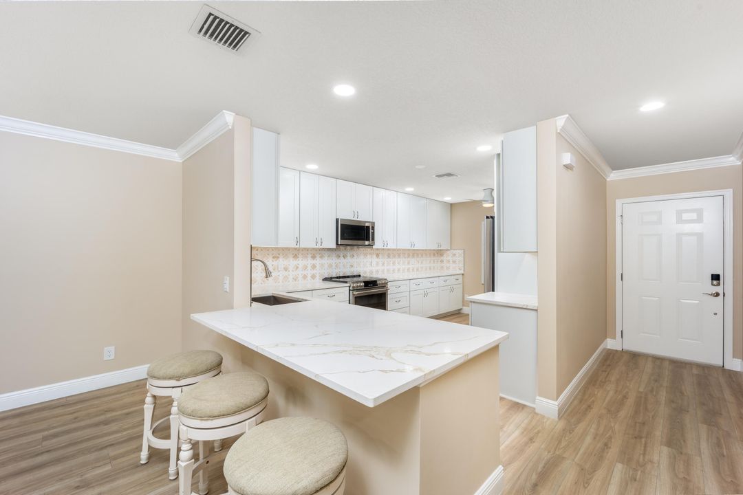 For Sale: $399,500 (2 beds, 2 baths, 1370 Square Feet)