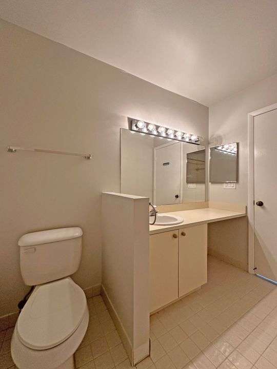 合同活跃: $1,900 (2 贝兹, 2 浴室, 1470 平方英尺)