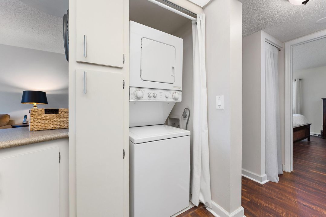For Sale: $389,900 (1 beds, 1 baths, 860 Square Feet)