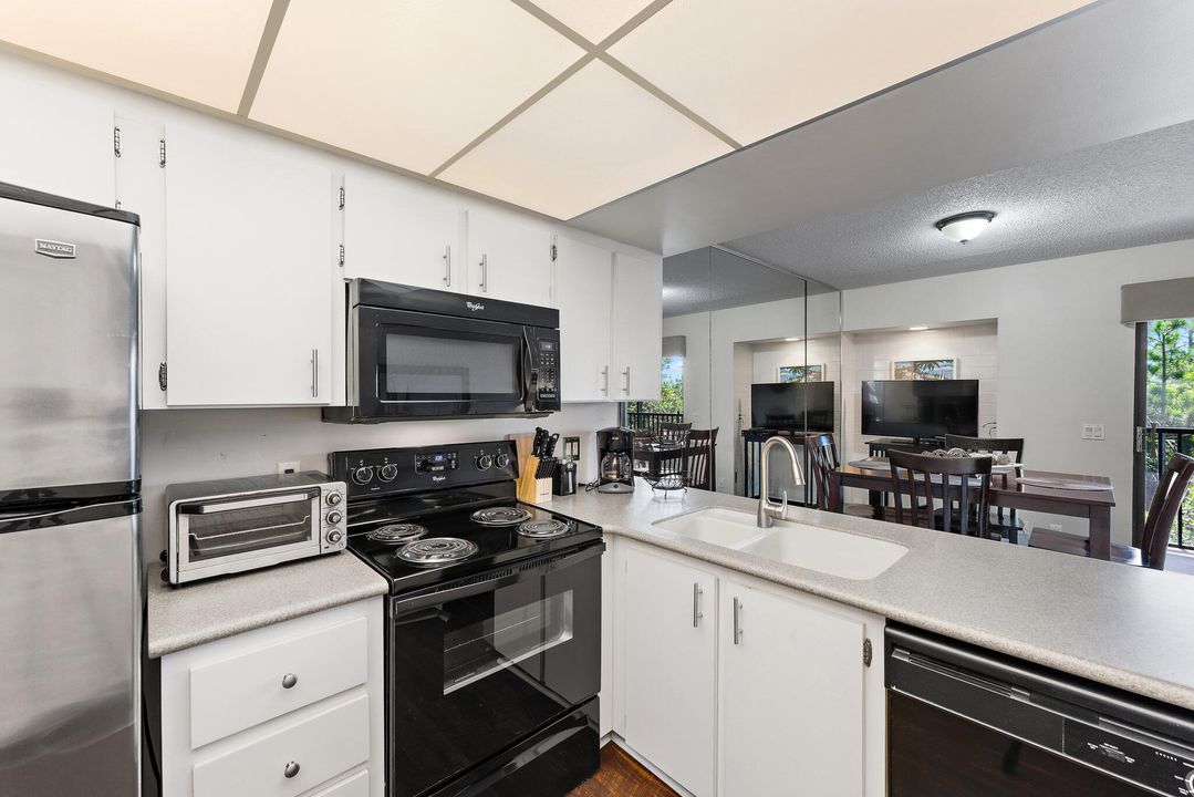 For Sale: $389,900 (1 beds, 1 baths, 860 Square Feet)