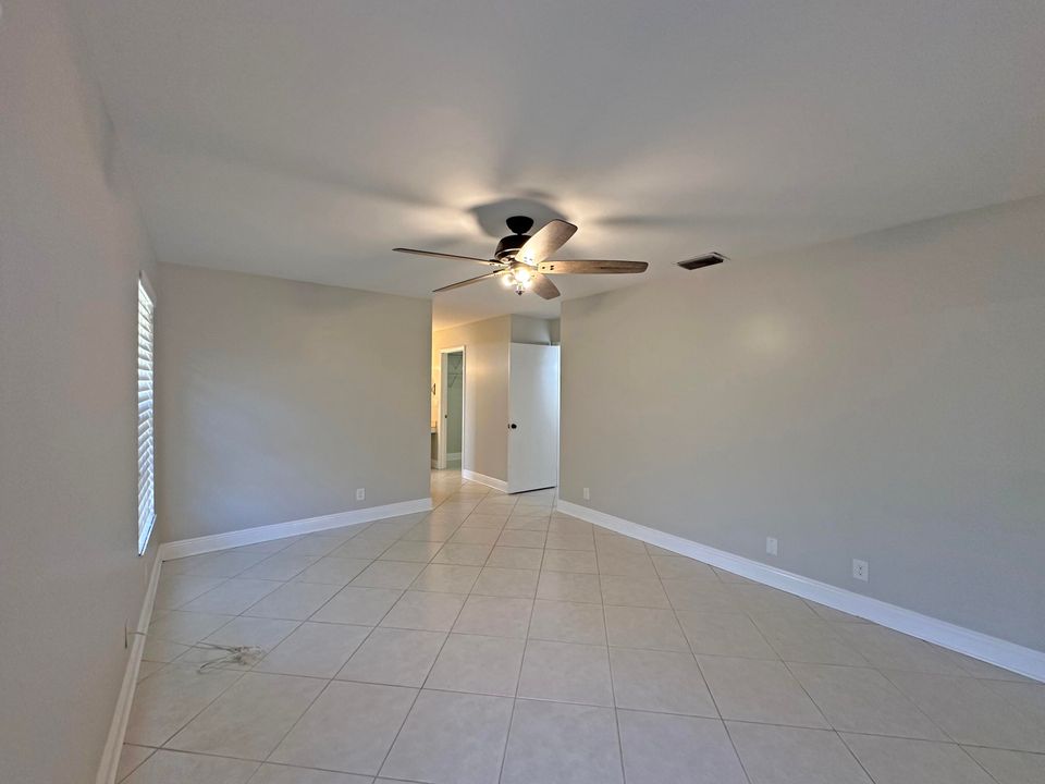 Active With Contract: $1,900 (2 beds, 2 baths, 1470 Square Feet)