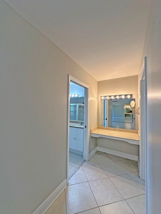 Active With Contract: $1,900 (2 beds, 2 baths, 1470 Square Feet)
