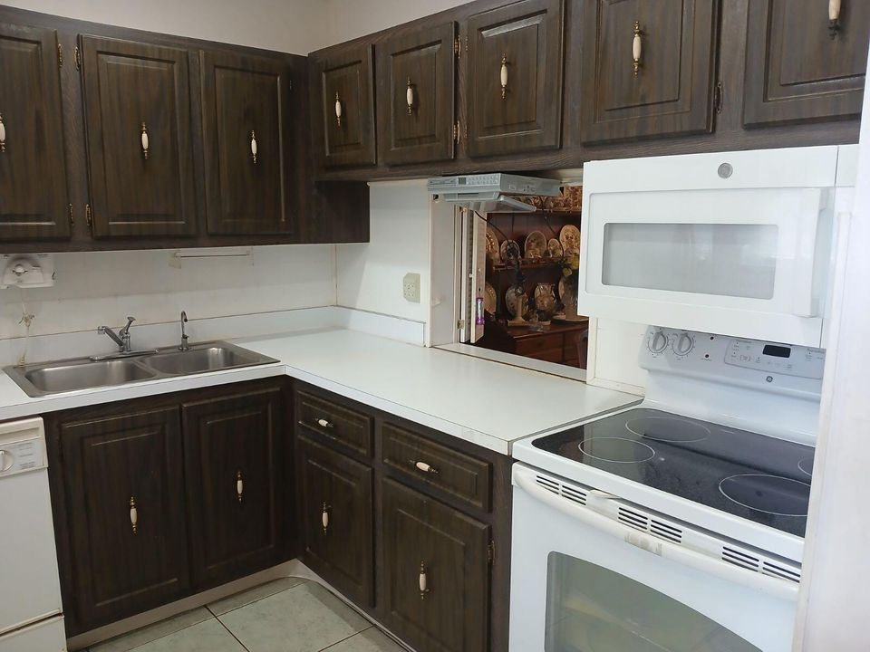 For Sale: $250,000 (3 beds, 2 baths, 1122 Square Feet)