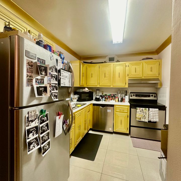 For Sale: $169,900 (1 beds, 1 baths, 900 Square Feet)