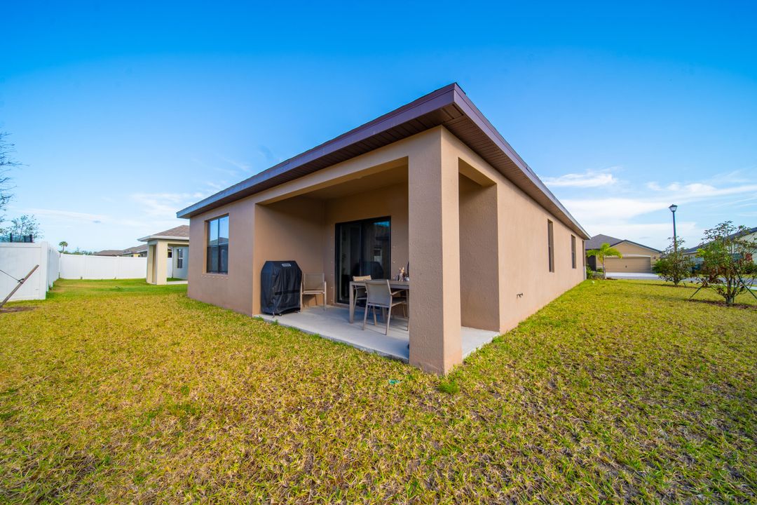 For Sale: $365,000 (3 beds, 2 baths, 1504 Square Feet)