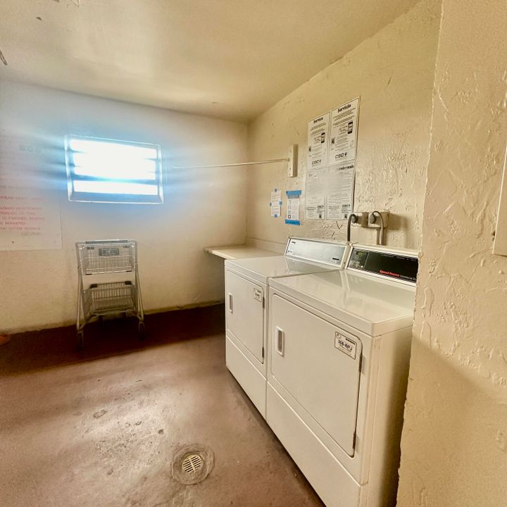 For Sale: $169,900 (1 beds, 1 baths, 900 Square Feet)
