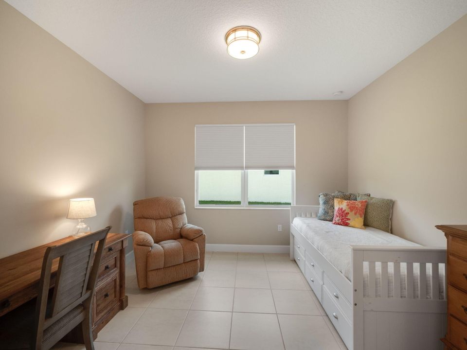 For Sale: $474,900 (2 beds, 2 baths, 1599 Square Feet)