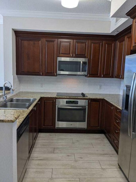 For Rent: $2,150 (1 beds, 1 baths, 744 Square Feet)