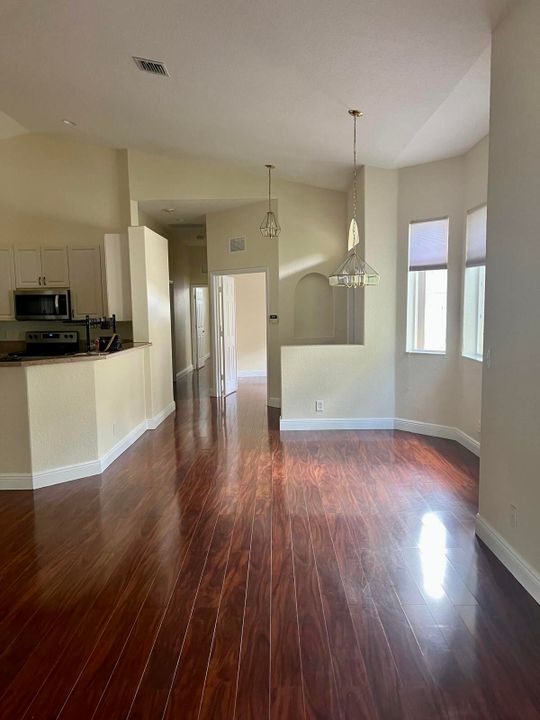 For Rent: $3,000 (3 beds, 2 baths, 1540 Square Feet)