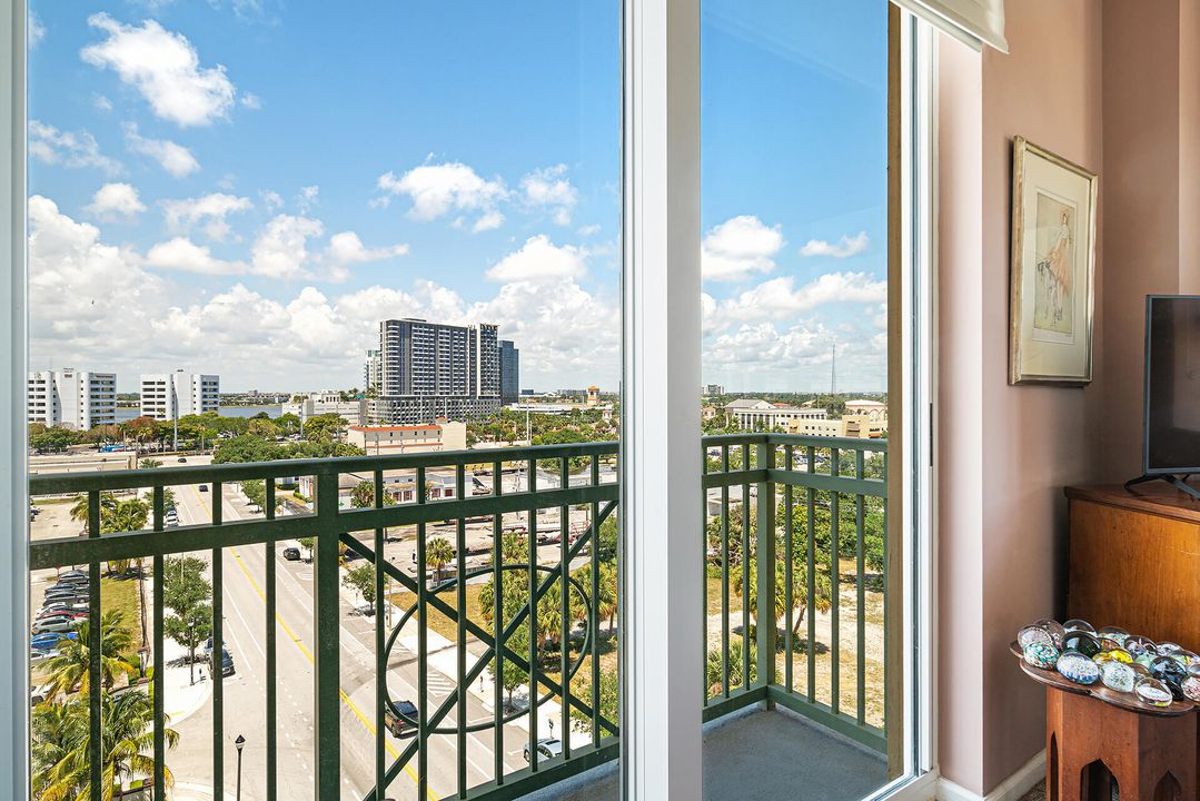 For Sale: $549,000 (2 beds, 2 baths, 1158 Square Feet)