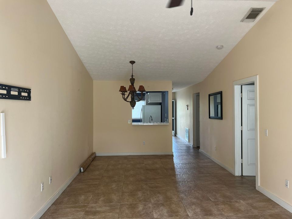 Active With Contract: $208,750 (2 beds, 2 baths, 1118 Square Feet)