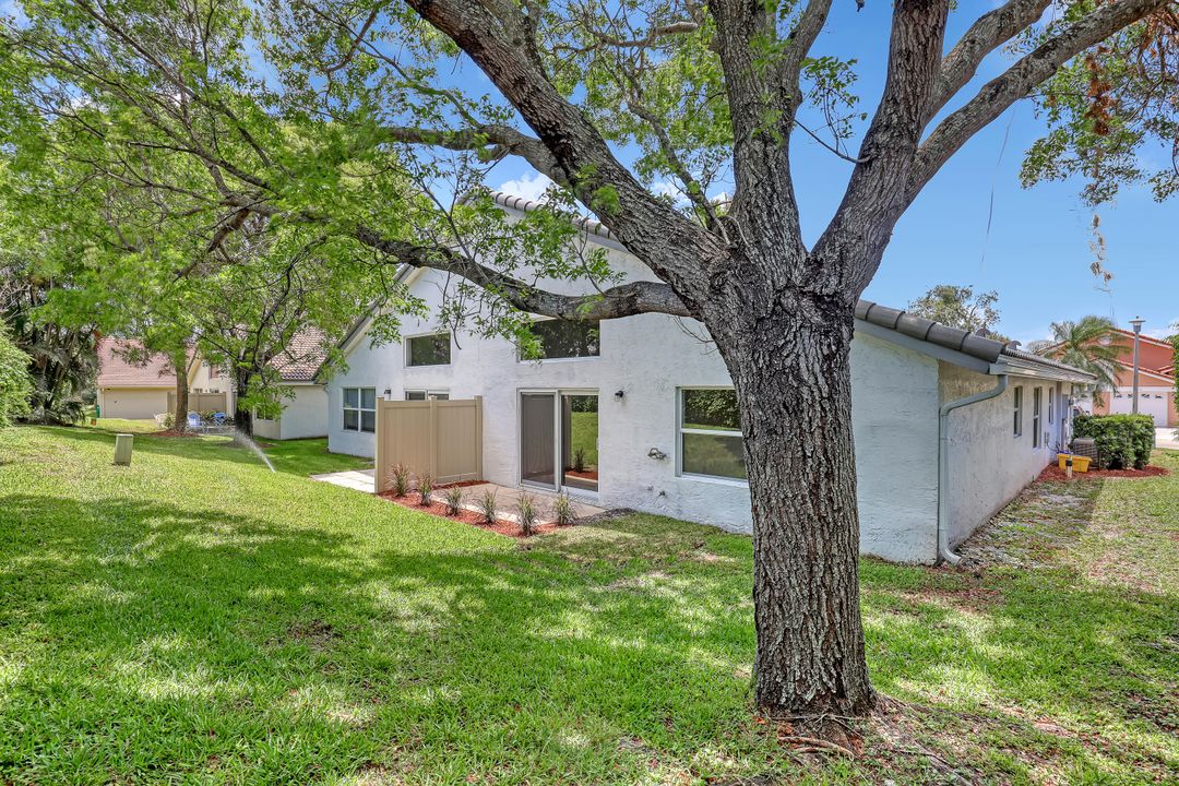 Active With Contract: $435,000 (3 beds, 2 baths, 1414 Square Feet)