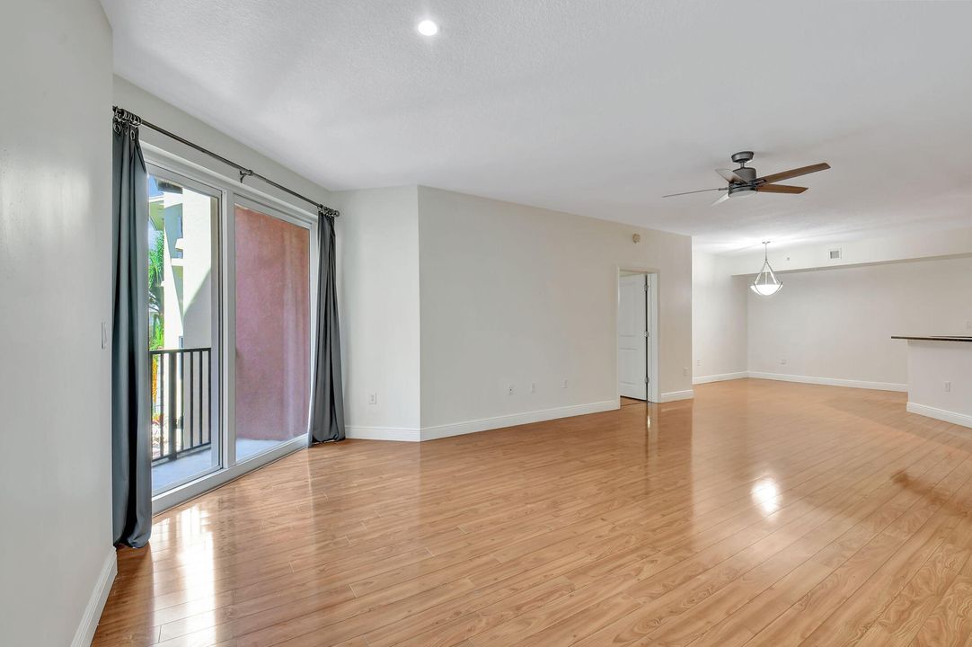 For Sale: $879,000 (2 beds, 2 baths, 1400 Square Feet)