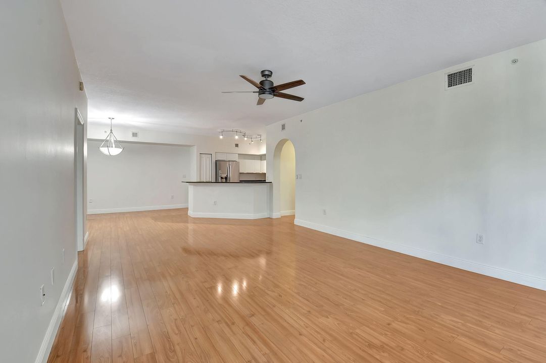 For Sale: $899,000 (2 beds, 2 baths, 1400 Square Feet)