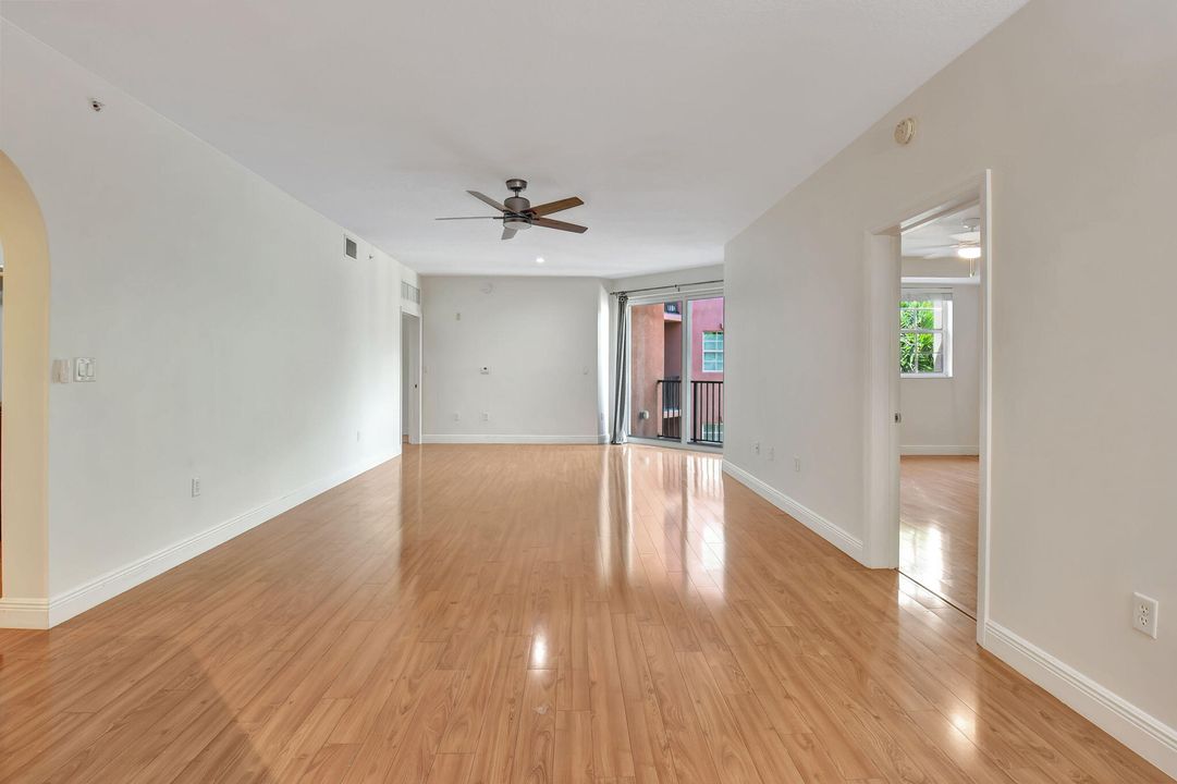 For Sale: $879,000 (2 beds, 2 baths, 1400 Square Feet)