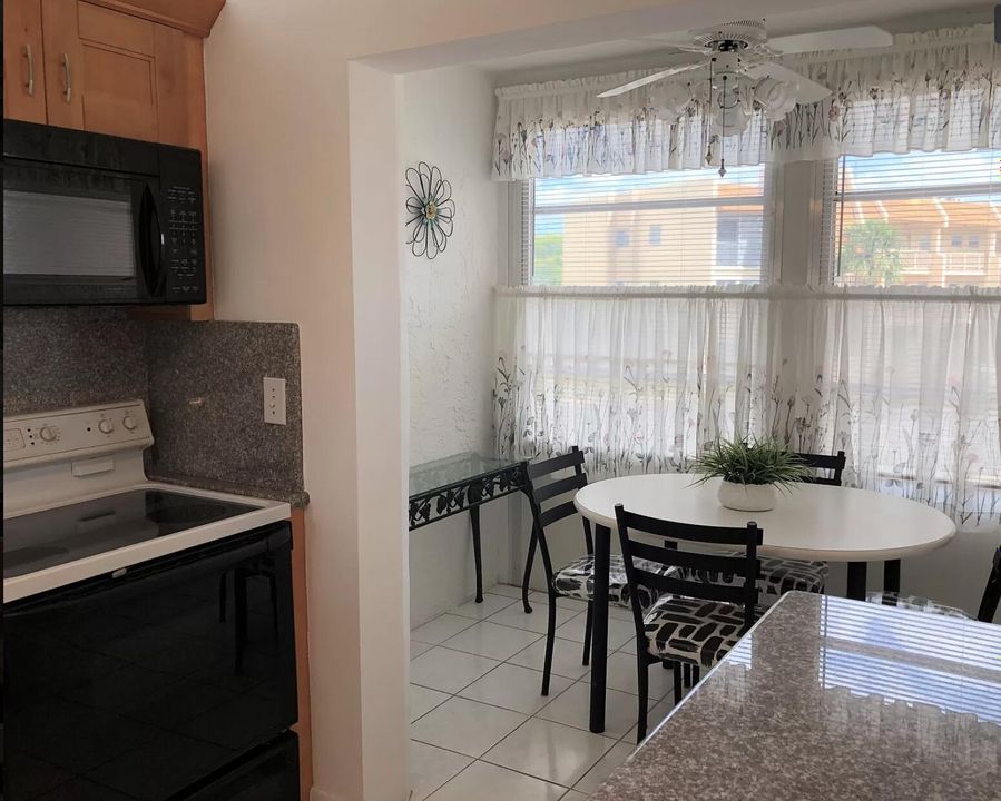 For Rent: $1,900 (2 beds, 2 baths, 970 Square Feet)