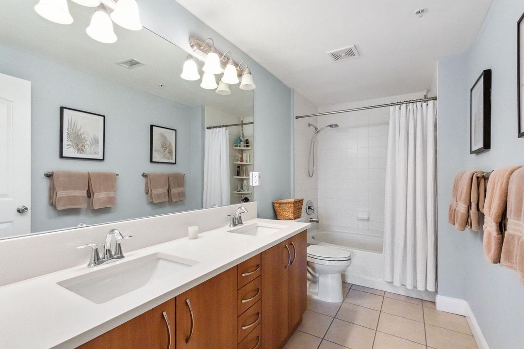 Active With Contract: $3,300 (2 beds, 2 baths, 1182 Square Feet)