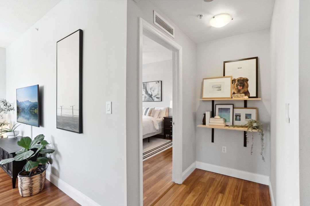 Active With Contract: $3,300 (2 beds, 2 baths, 1182 Square Feet)