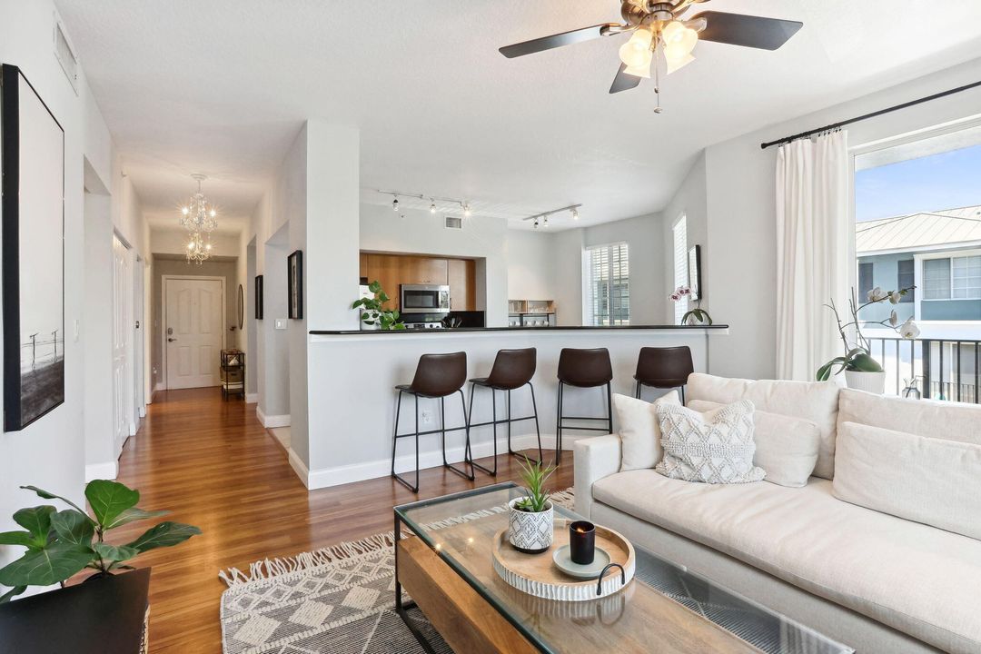 Active With Contract: $3,300 (2 beds, 2 baths, 1182 Square Feet)