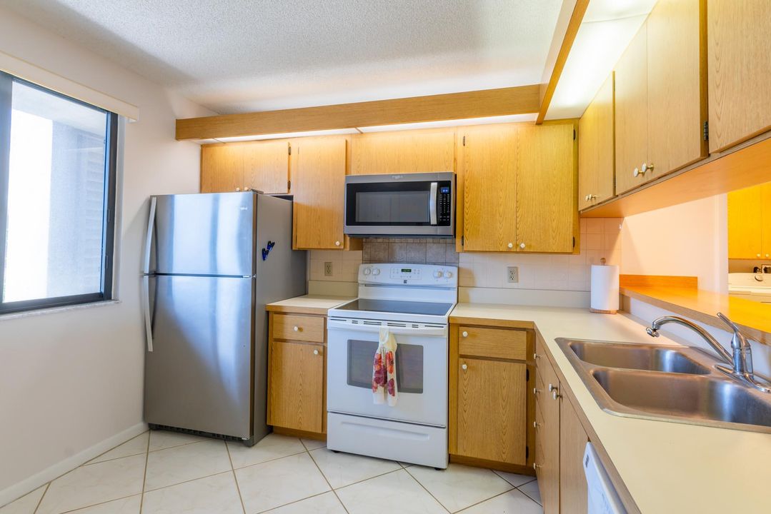 For Rent: $3,300 (2 beds, 2 baths, 1385 Square Feet)
