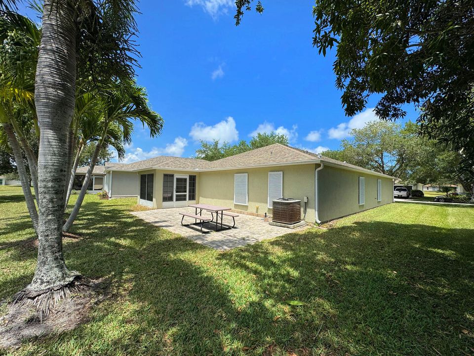 For Sale: $399,900 (4 beds, 2 baths, 1942 Square Feet)