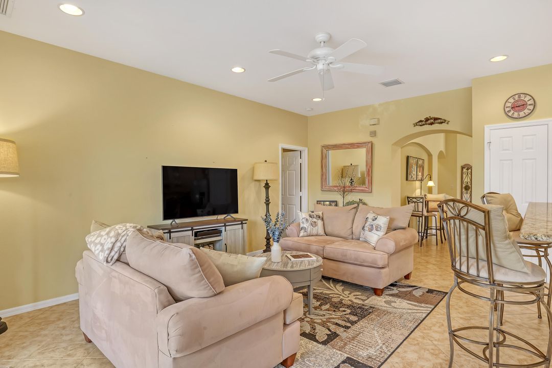 For Sale: $425,000 (3 beds, 2 baths, 1852 Square Feet)
