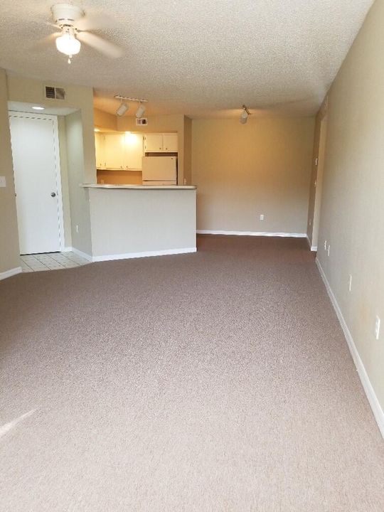 For Sale: $183,500 (2 beds, 1 baths, 909 Square Feet)