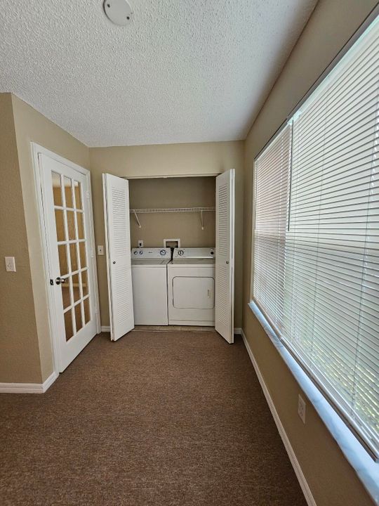 For Sale: $183,500 (2 beds, 1 baths, 909 Square Feet)