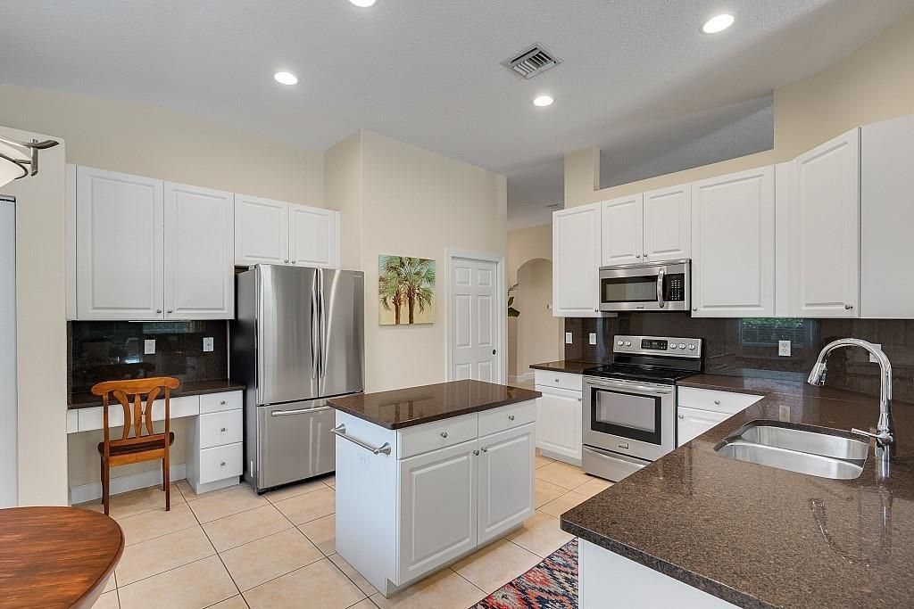 Active With Contract: $529,900 (3 beds, 2 baths, 2200 Square Feet)