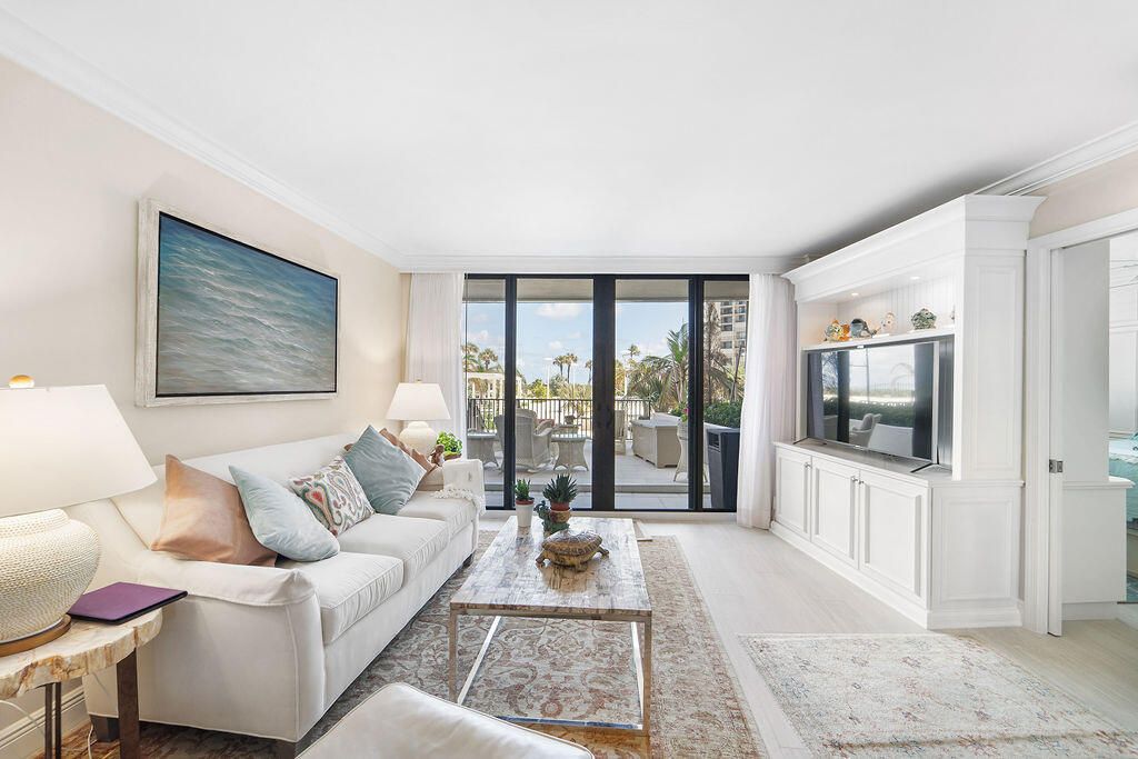 For Sale: $1,050,000 (2 beds, 2 baths, 1170 Square Feet)
