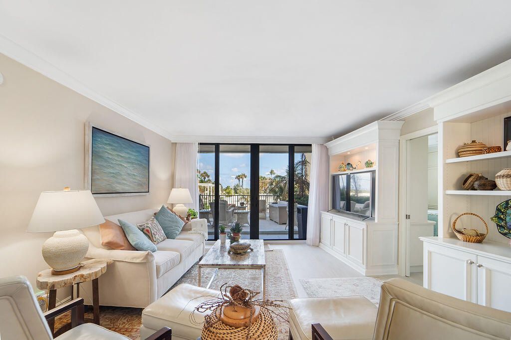 For Sale: $1,050,000 (2 beds, 2 baths, 1170 Square Feet)