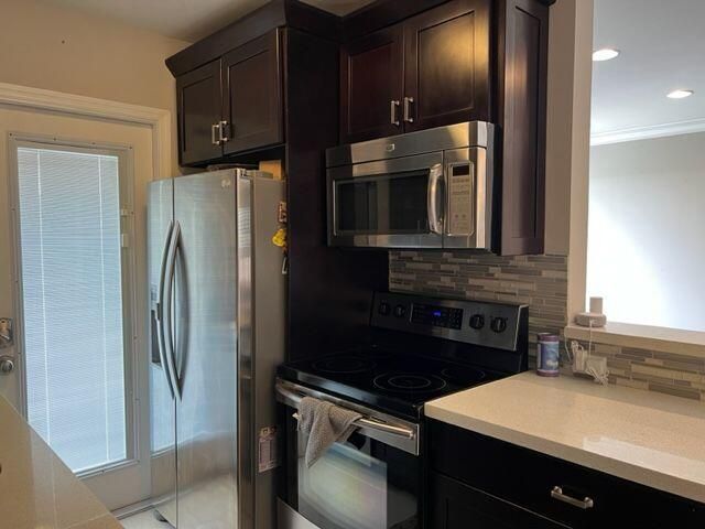 For Sale: $189,000 (1 beds, 1 baths, 567 Square Feet)