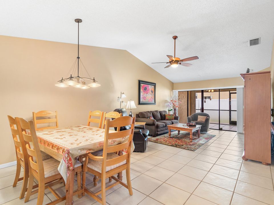 For Sale: $339,900 (3 beds, 2 baths, 1304 Square Feet)