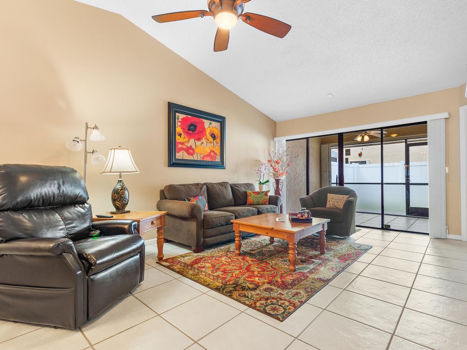 For Sale: $339,900 (3 beds, 2 baths, 1304 Square Feet)
