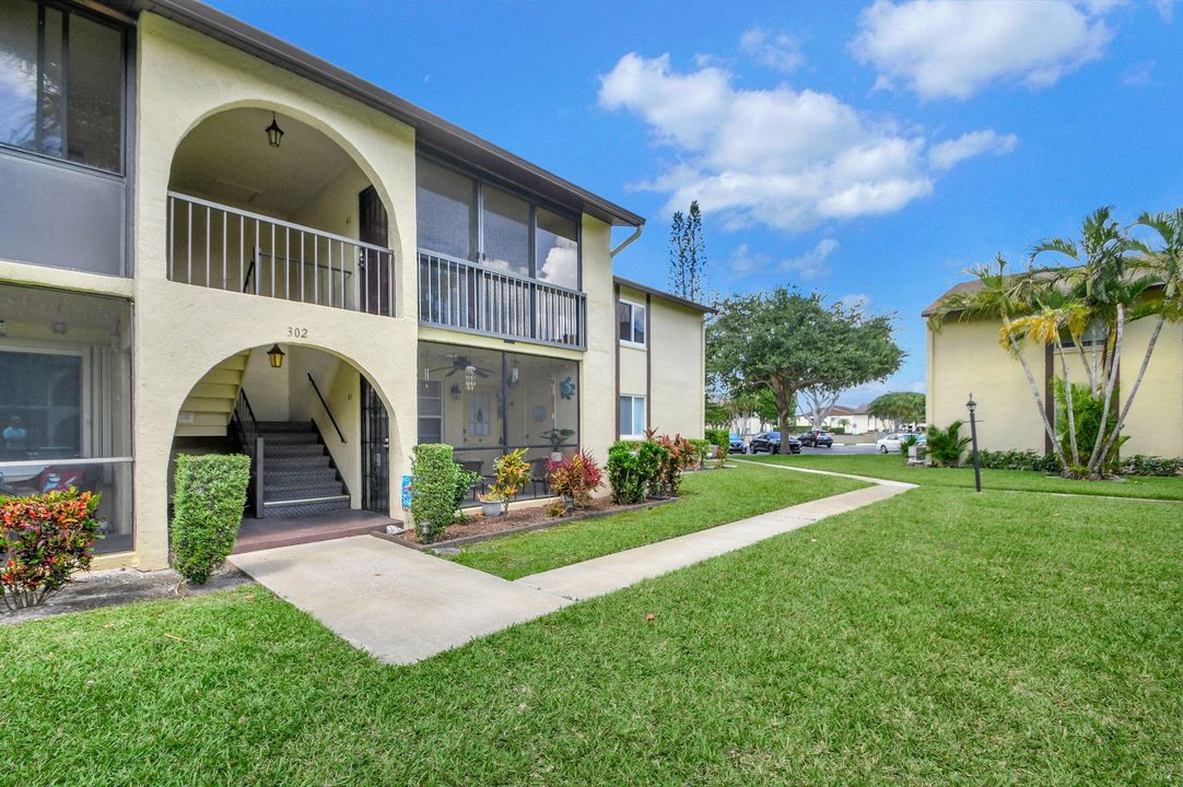 Active With Contract: $195,000 (2 beds, 1 baths, 935 Square Feet)