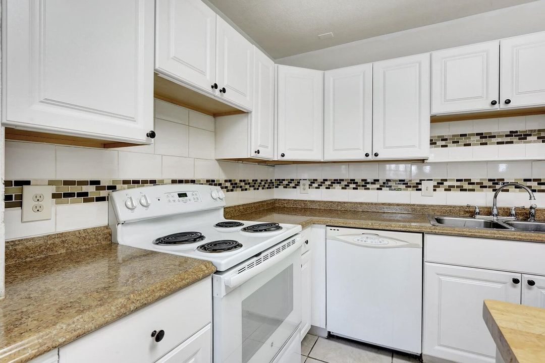 For Rent: $2,350 (2 beds, 2 baths, 1020 Square Feet)