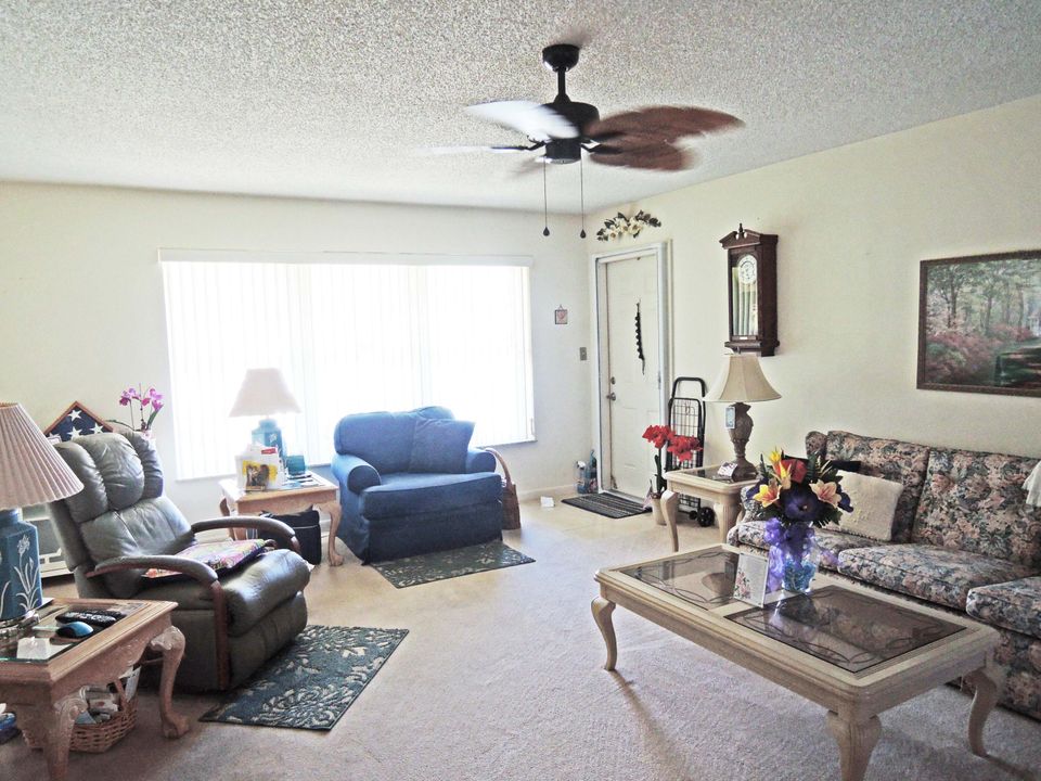 For Sale: $169,900 (2 beds, 2 baths, 1384 Square Feet)